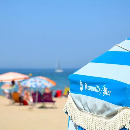 ホテル Le - De Charme トルヴィル＝シュル＝メール